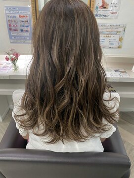 ビューティー シャレンド 大人可愛いバレイヤージュ☆透明感ツヤ感アッシュベージュ