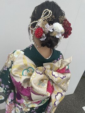 美容室 アイディー i-dee ゆるふわシニヨン