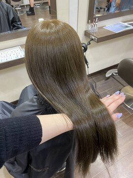 ヘアーアンドメイク ビス(HAIR&MAKE bis) 透明感カラーオリーブベージュ【山崎ほのか】