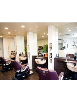 気さくなスタッフ達がお出迎え♪居心地の良い空間で、リラックスしながら綺麗に◎