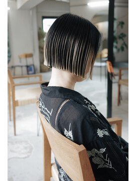 フェイヴィーズ(FavyS) 襟足ギリギリアンブレラルーツミニボブ