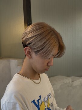 アンダーバーホワイト 広島 並木店(_WHITE) ミルクティー/ベージュ/ブリーチ/髪質改善/メンズ/ハイライト