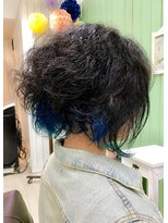 パワーオブヘアーセイカ(Power of Hair Seika)&nbsp;クセを生かしたボブのインナーカラー・ブルー