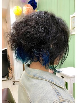 パワーオブヘアーセイカ(Power of Hair Seika) クセを生かしたボブのインナーカラー・ブルー