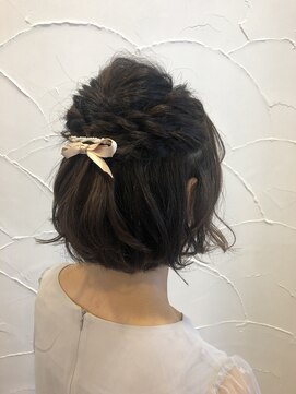 アン(Hair make un) ハーフアップアレンジ