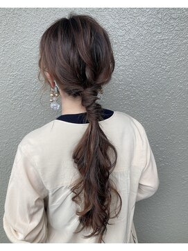 アチーブ エムプラス 茶屋町店(Achieve m +) カジュアルローポニーテール