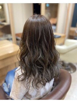ヘアサロンアンドヘアメイクディー(hair salon hair make D) 仙台D　アッシュハイライト×韓国風バレイヤージュ×カールstyle