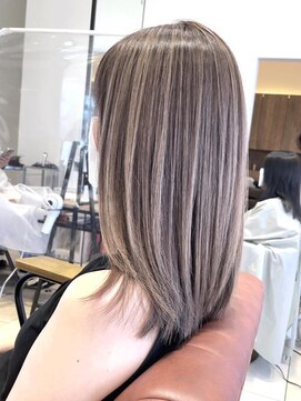 クアトログランシュ ひたちなか店(QUATRO×GranCieux) ナチュラルバレイヤージュ×ホワイトブラウン