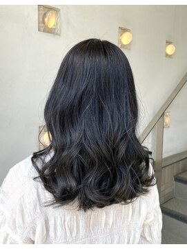 ヘアアンドメイク スタジオ ミムロ(HAIR&MAKE STUDIO MIMURO) 暗髪ブルージュ・外ハネくびれミディ