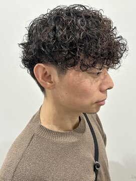 ヒュイル バイ ニアウ(Hwyl by Niau) メンズマッシュパーマスペインカールニュアンスパーマ眉毛