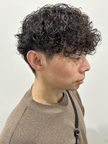 ヒュイル バイ ニアウ(Hwyl by Niau) メンズマッシュパーマスペインカールニュアンスパーマ眉毛