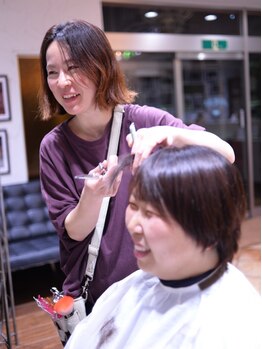 ご来店時の髪の状態を見極めてカット☆クセやうねりをあなたの魅力に！イメチェンもおまかせください♪