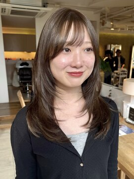 ビーチ(BEACH) ブリーチなしオリーブベージュセミロングレイヤーカット