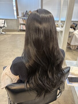 ふんわりレイヤーカット＋艶感カラー