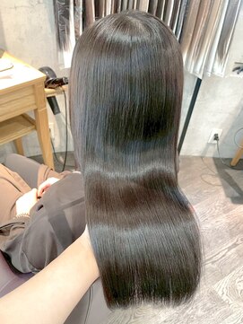 アフィナー(Afinar) 【横浜/横浜駅】暗髪でも映える極艶ストレート