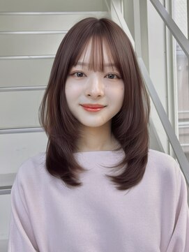 コレクティブワーク 表参道 渋谷(COLLECTIVE WORK) レイヤーカット 顔まわりレイヤー ベージュカラー 透明感カラー