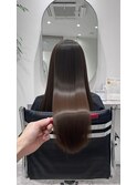 ツヤたっぷりのナチュラルブラウンロングヘア　【MAI】