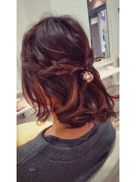 ラテ(Latte ～hair～) 簡単編み込みアレンジ（ボブスタイル）