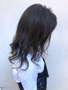 モルニ(MORNI) 黒髮ミディ_マロンベージュ Aラインボブ かきあげ