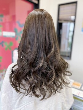 美容室 ケン(KEN) 《髪質改善》アッシュy系でカールアイロン仕上げ