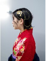 ノード(NODO)&nbsp;【袴のヘアアレンジ】ショートの金箔と水引アレンジ