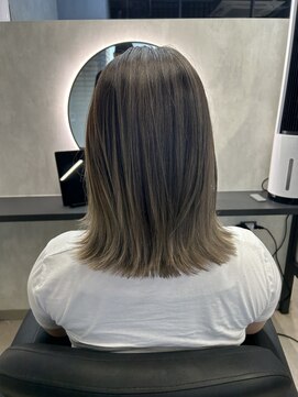 ユニー(uniii) バレイヤージュ×外ハネミディアム