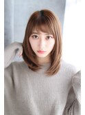 ショートバングの内巻きレイヤースタイル