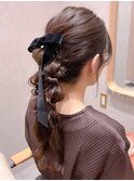 お呼ばれヘア　ロングアレンジ　ツイン編みおろし
