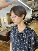 アッシュベージュハンサムショート丸みショート