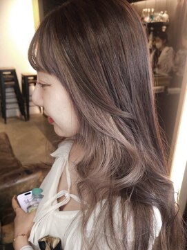 ブロック ジャポン(bloc japon) 顔周りベージュで抜け感プラス