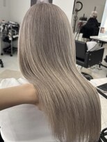 ビーシャンス(B.Chance)&nbsp;ホワイトグレージュ