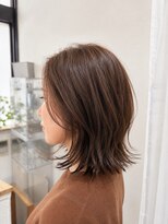 ウタ(uta) 外ハネくびれミディに、やわらかさたっぷりのベージュブラウン♪