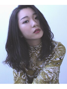 フロート 小阪店(float) 毛先に柔らかな動きをつけ、大人っぽい印象に。