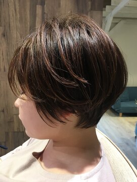 ラルジュ(Large.) 30代40代オススメスタイル。束感くびれショート。