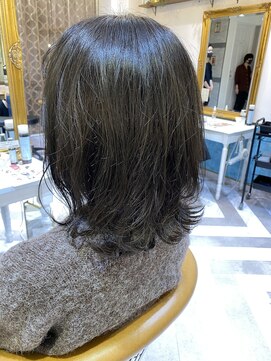 ロンドアベニール 北千住(Lond avenir) 大人可愛い外ハネミディ☆ カーキグレー