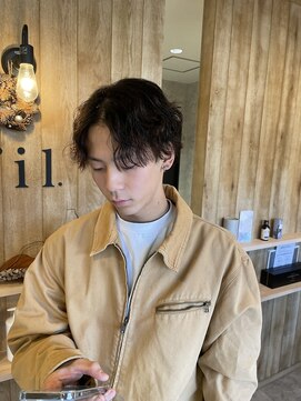 フィル(fil.) ゆるめ波巻きパーマ×センターパート