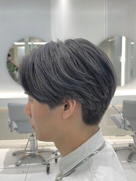 アールプラスヘアサロン(ar+ hair salon) スモーキーアッシュ 低め刈り上げセンターパート ツーブロック