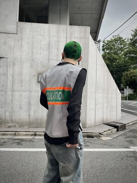 カー(KAH) 坊主　ボウズ　カラフル　派手髪　緑坊主　マニパニ