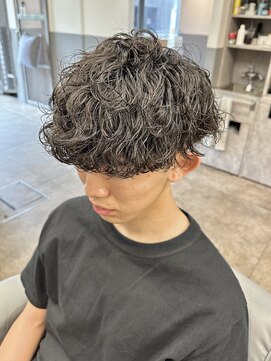 ノイセル 西本町(Noisyle) フェザーパーマスパイキーショートブルーブラックサーフカールｙ