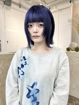 テルヴェ(Terve) ネイビーブルーボブウルフ外ハネボブ顔周りレイヤーカット