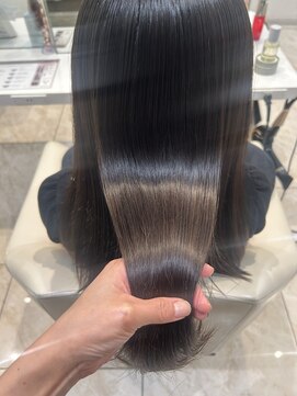 ケンジ 平塚 アネッタ(KENJE annetta) 艶髪ストレート/ツヤサラヘア