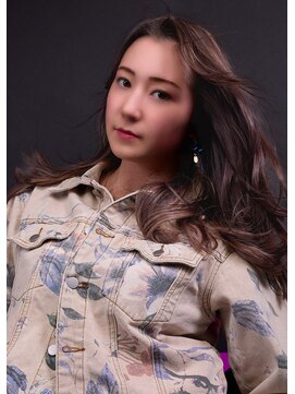 アンアタッシュ(UNE ATTACHE) 甘すぎない大人の余裕シフォンベージュ×ハイライトでこなれ美人