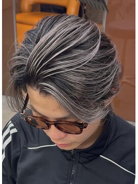 ホワイトシルバーアッシュバレイヤージュツーブロセンターパート