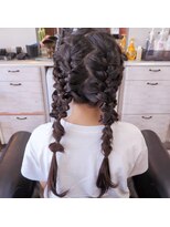 ヘアーファン(Hair Fun) ルーズ編み込みフェミニンアレンジアップ