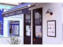 ANSEE BEAUTY STOREの雰囲気(1Fにビューティーショップと個室サロン、2Fにヘアサロンを併設)