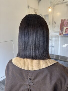 カムジーヘッド(COMEGHEAD) 切りっぱなし外ハネボブ×艶感ダークカラー