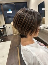 ロイ(ROY)&nbsp;丸みショートボブ×細めハイライト