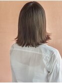 外ハネミディ×抜け感ショートバング