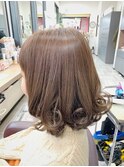 ≪３０代≫明るめのベージュで透明感のあるツヤ髪に毛先カール