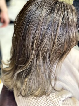 アングリッド(un gird) インナーカラー/ハイライト/ブリーチ/髪質改善/トリートメント